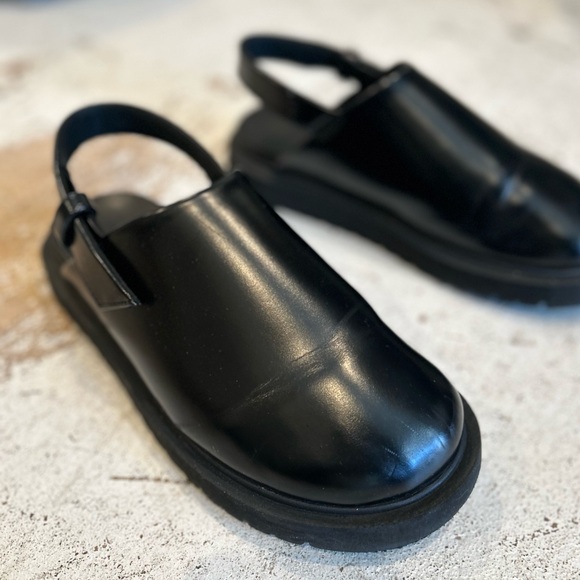 Uniqlo Black Women's Slippers - Picture 3 of 7